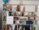 bibliotheque-en-stratifie-blanc-et-champs-en-chene-naturel