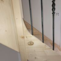 barreaudage-fer-forge-detail-escalier-bois